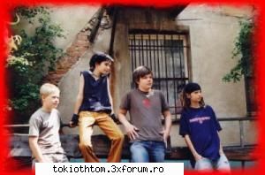 istoria bill si tom kaulitz au inceput sa cante de la va rsta de 9 ani.dupa o petrecere in aulitz